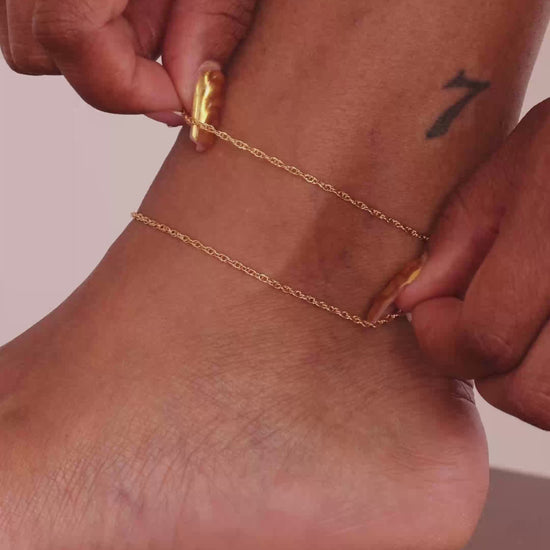 Model wearing the LucyKitty Gold Filled Ropa Chain Anklet